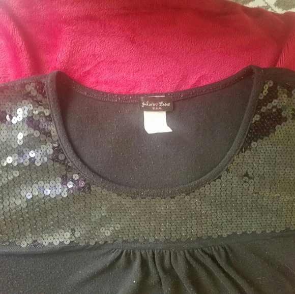 Front sequence black top - Picture 2 of 3